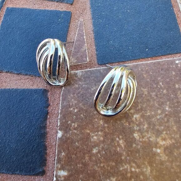 Vintage silver post back earrings - Picture 1 of 2